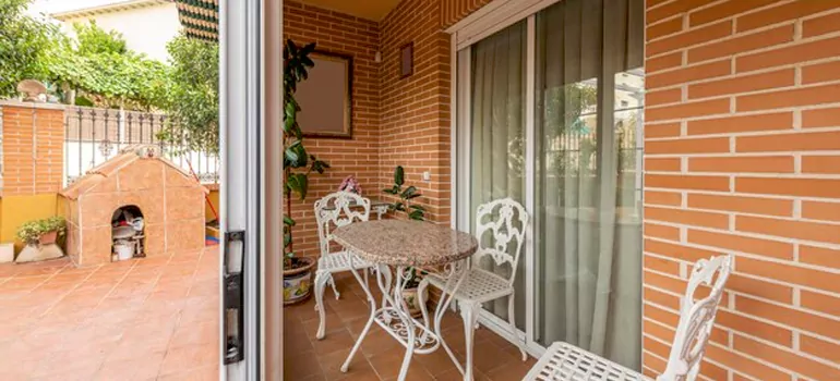 Adding Porch Enclosures To Your Home in Burnaby, British Columbia